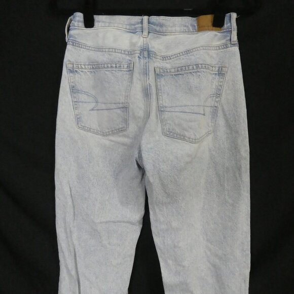 AMERICAN EAGLE | size 2 - short | Light Wash Straight Leg Jeans - Picture 13 of 16